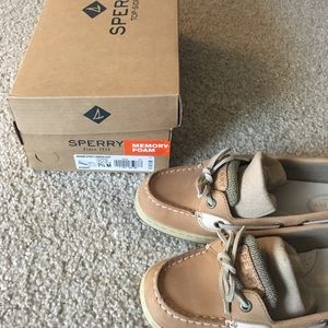 Sperry topsider slip on